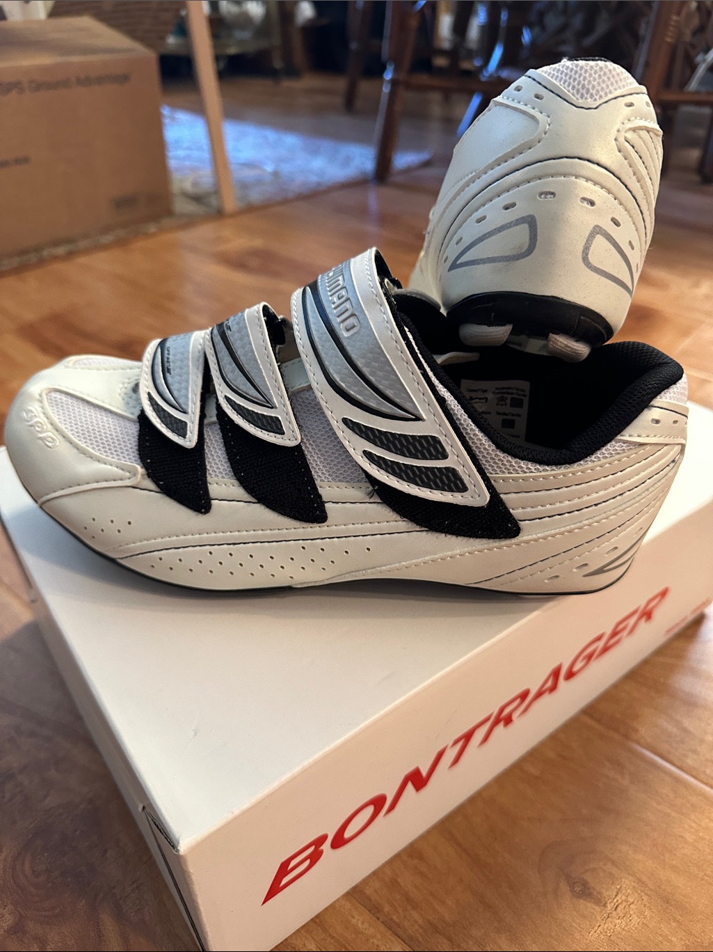 Bontrager Women’s White & Black Cycle Shoes. Size 39 (Eu), 7.5 (Us)